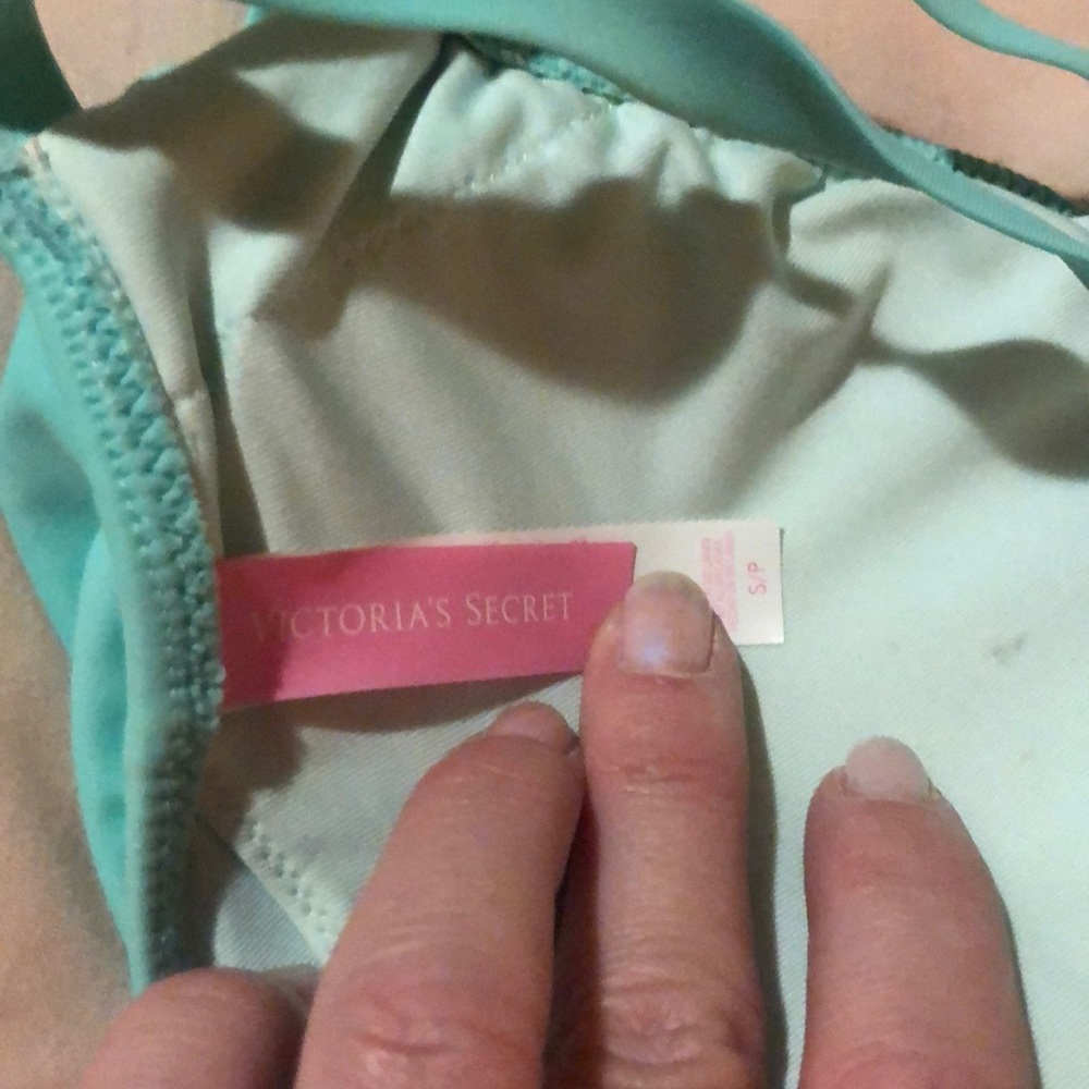 Bikini - Picture 3 of 4